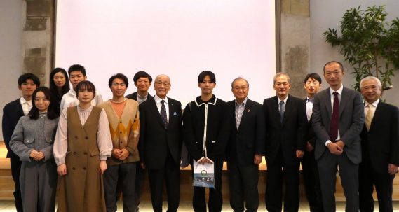 鈴木与平会長とご講義後の記念撮影